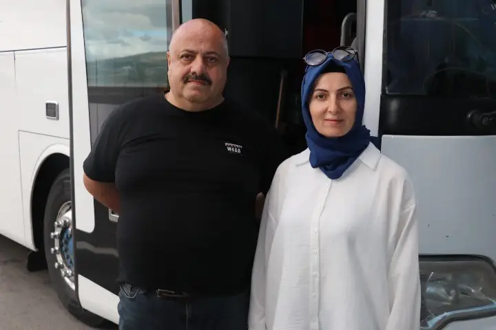 Hayalini gerçekleştirdi, kocası ile aynı otobüste şoförlük yapıyor