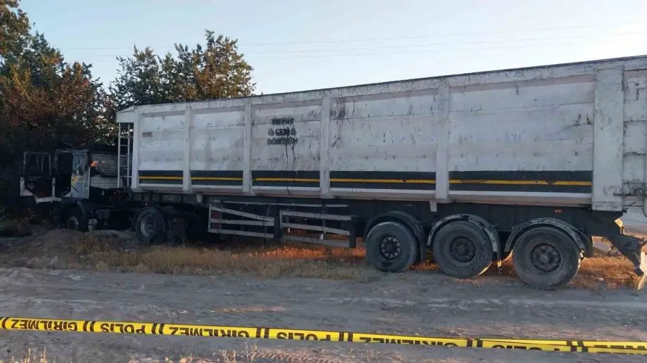 Yanan tırda cesedi bulunan şahıs, öldürülüp başı kesilmiş