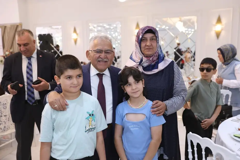 Başkan Büyükkılıç, yetim ve özel çocuklarla buluştu