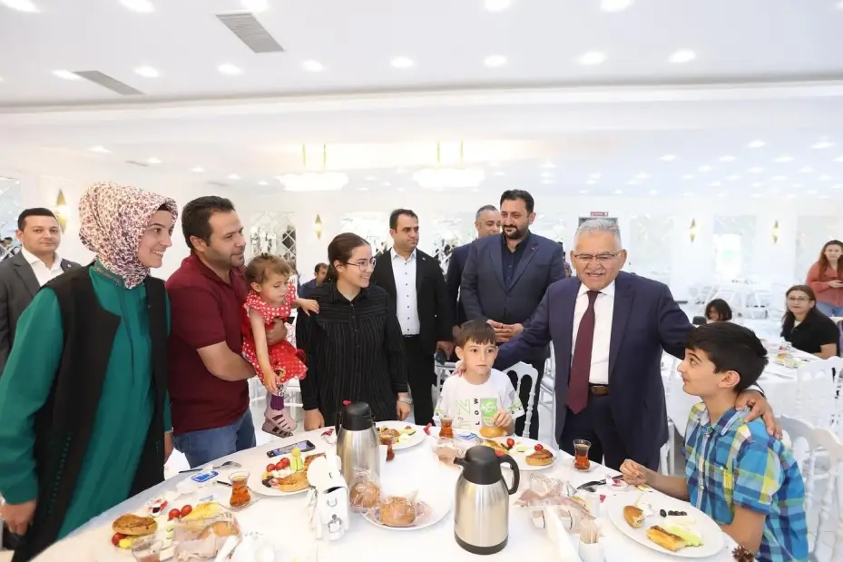 Başkan Büyükkılıç, yetim ve özel çocuklarla buluştu