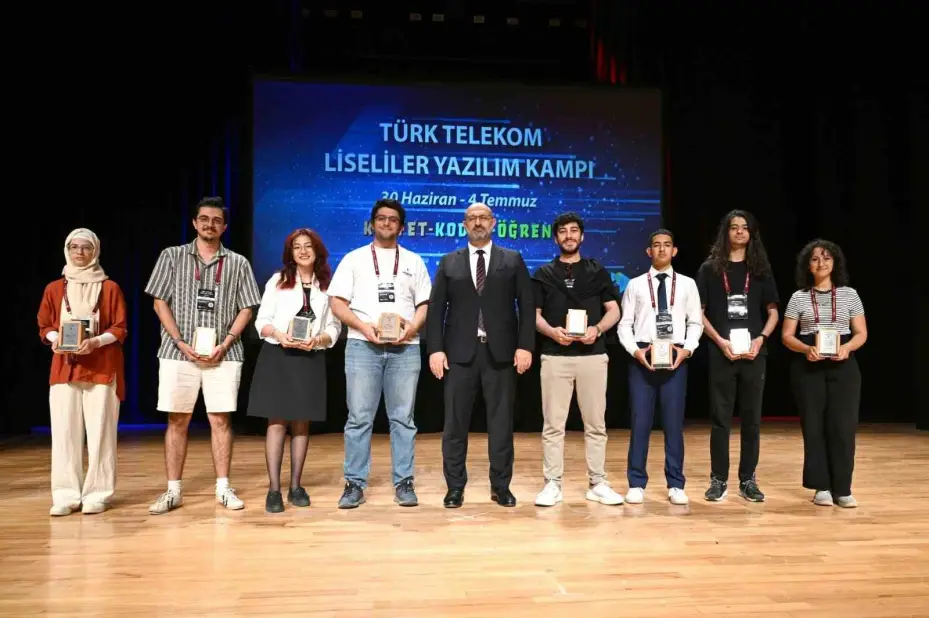 Türk Telekom Liseliler Yazılım Kampı sona erdi
