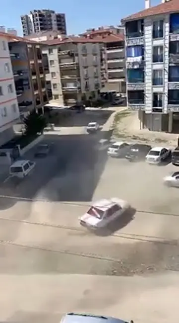 Ankara’da drift atan sürücü ortalığı birbirine kattı