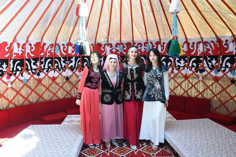 Kırgız Türkleri binlerce yıllık tarihe sahip Boz Üylerde kültürlerini tanıtıyorlar