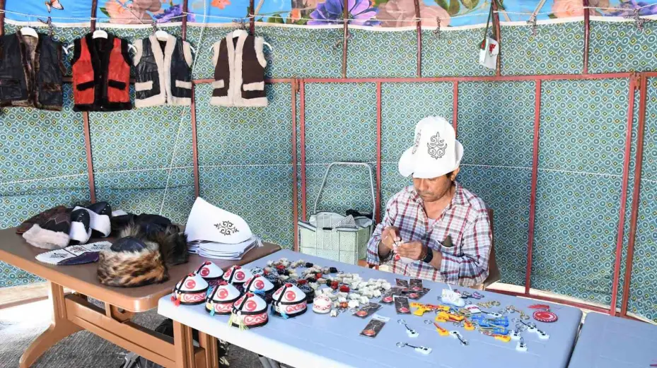 Kırgız Türkleri binlerce yıllık tarihe sahip Boz Üylerde kültürlerini tanıtıyorlar