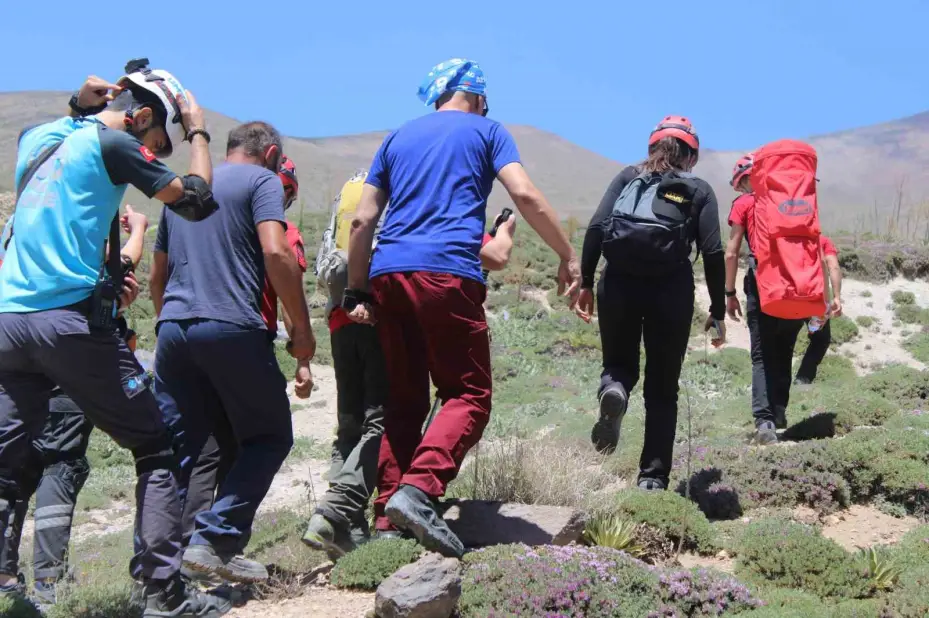Erciyes’te yaralanan 2 dağcı mahsur kaldı