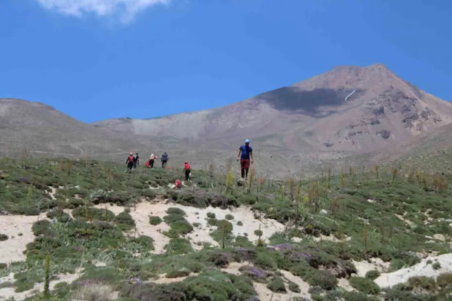 Erciyes’te yaralanan 2 dağcı mahsur kaldı