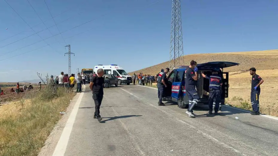 Ankara’da iki araç kafa kafaya çarpıştı: 1 ölü, 4 yaralı