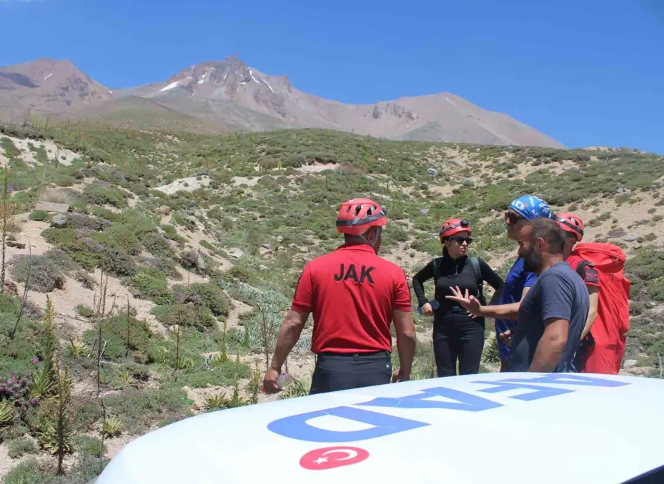 Erciyes’te yaralanan 2 dağcıya ulaşıldı
