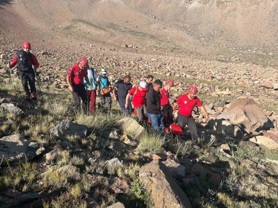Erciyes’te yaralanan 2 dağcıya ulaşıldı
