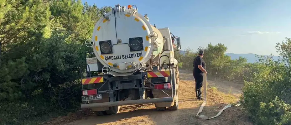 İki ilin sınırında çıkan orman yangınına ekiplerin müdahalesi sürüyor