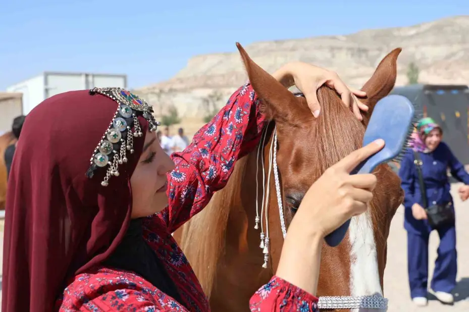 Kapadokya’da güzel atlar podyuma çıktı