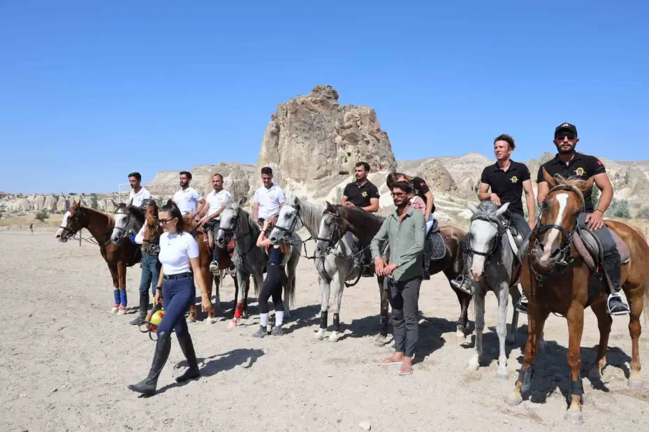 Kapadokya’da güzel atlar podyuma çıktı