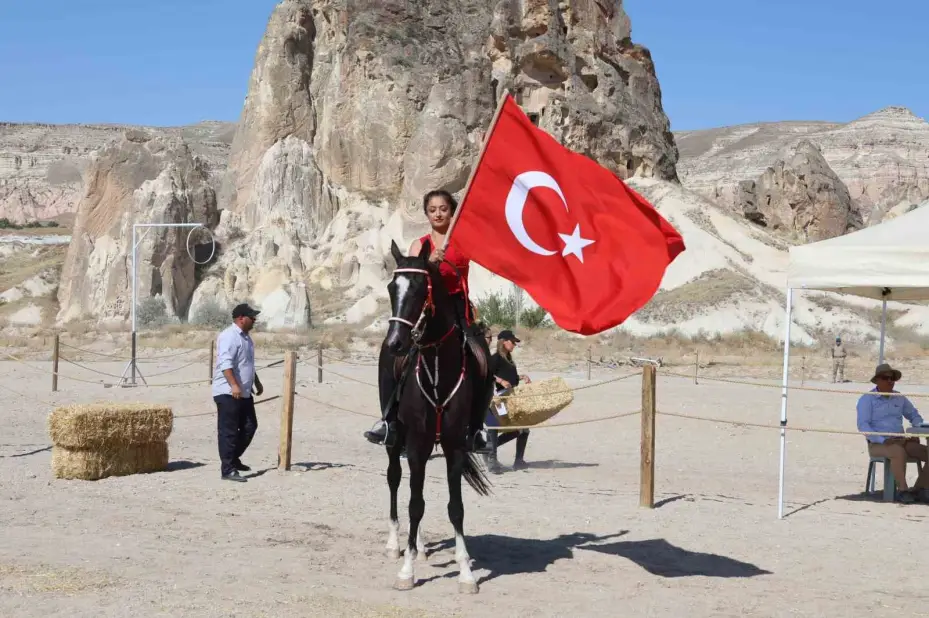 Kapadokya’da güzel atlar podyuma çıktı