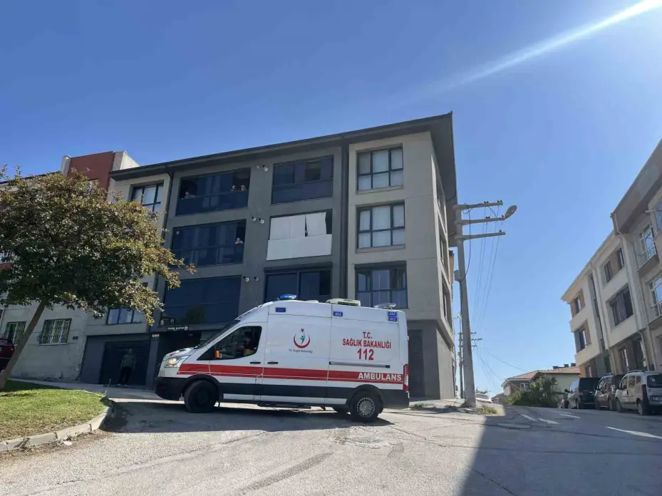 Ocakta unutulan yemek itfaiye ekiplerini alarma geçirdi