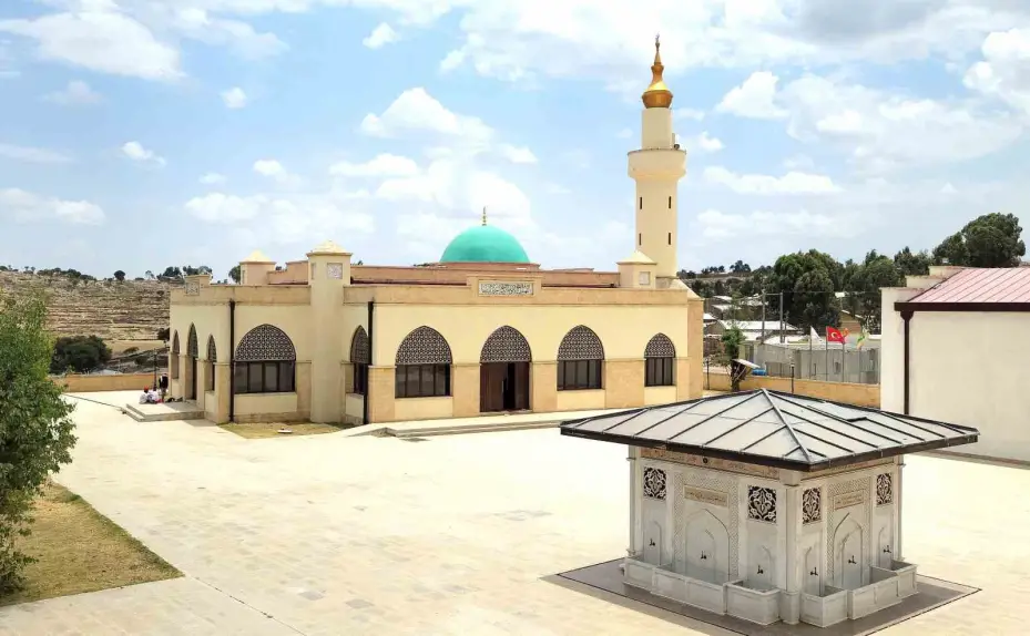 İç savaşta zarar gören Necaşi Türbesi ve Camii yeniden restore edildi