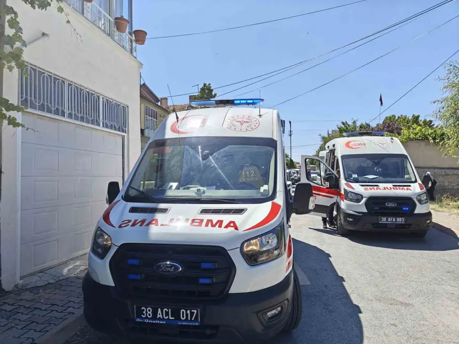Üvey kızını ağır yaraladıktan sonra intihar etti