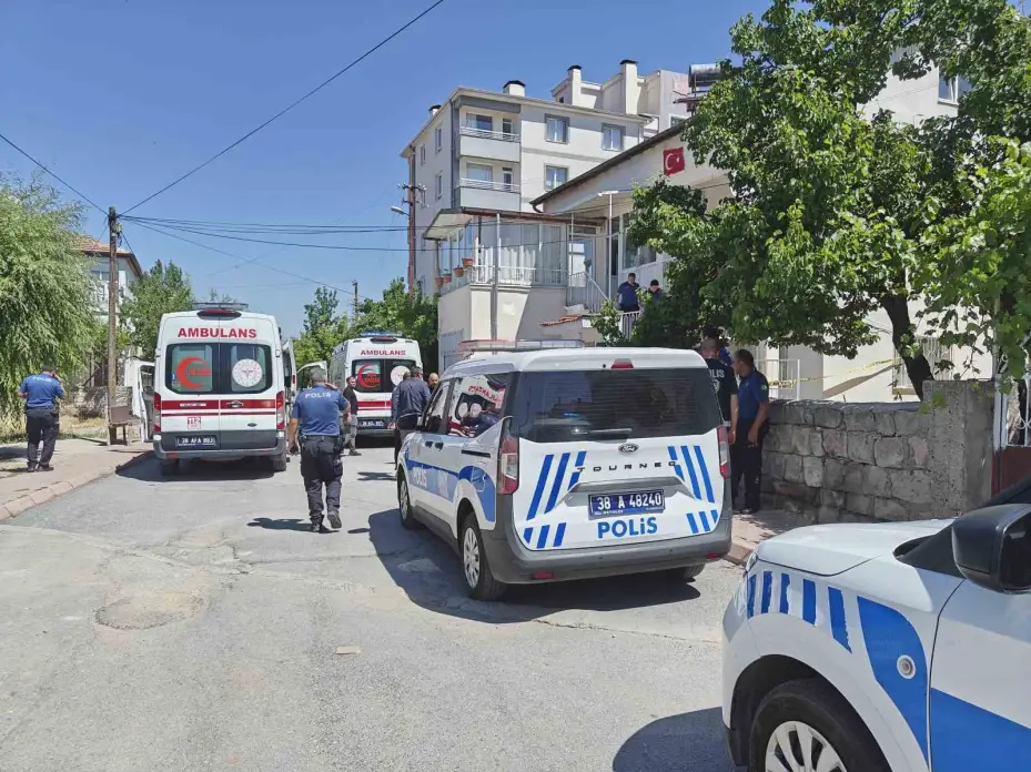 Üvey kızını ağır yaraladıktan sonra intihar etti