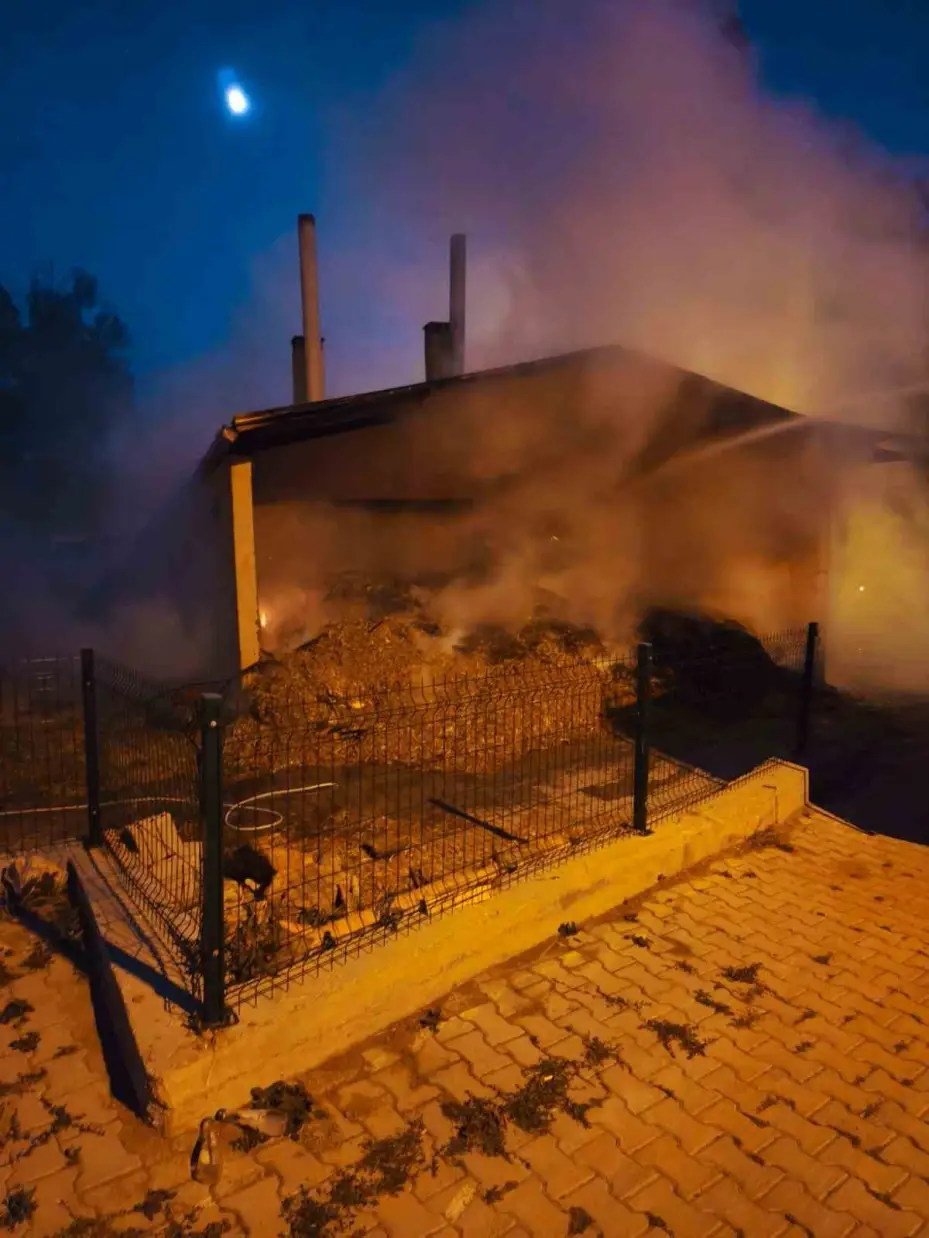 Sızır Belediyesi yufka üretim tesisinde yangın çıktı