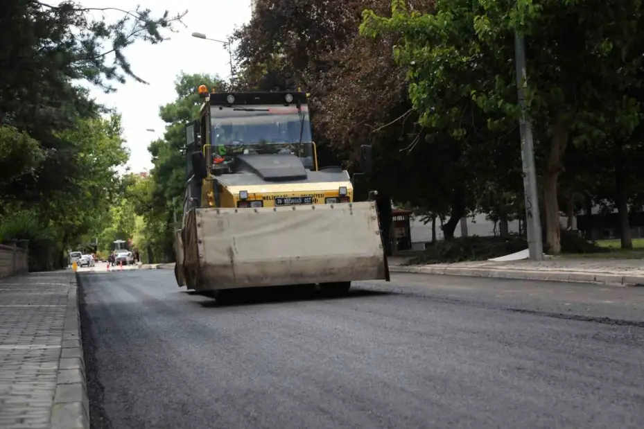 Melikgazi’den İldem’in ulaşımını rahatlatacak asfalt çalışması