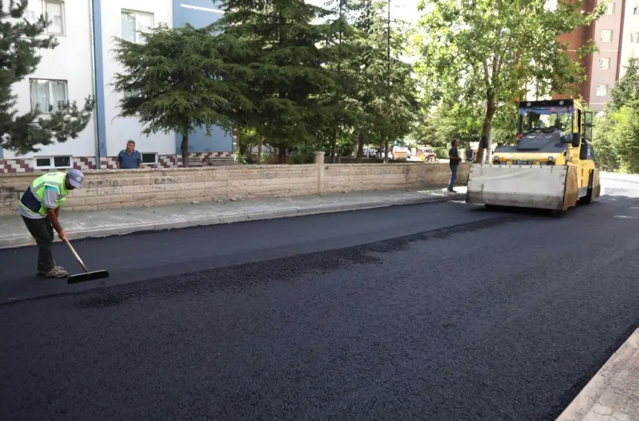 Melikgazi’den İldem’in ulaşımını rahatlatacak asfalt çalışması