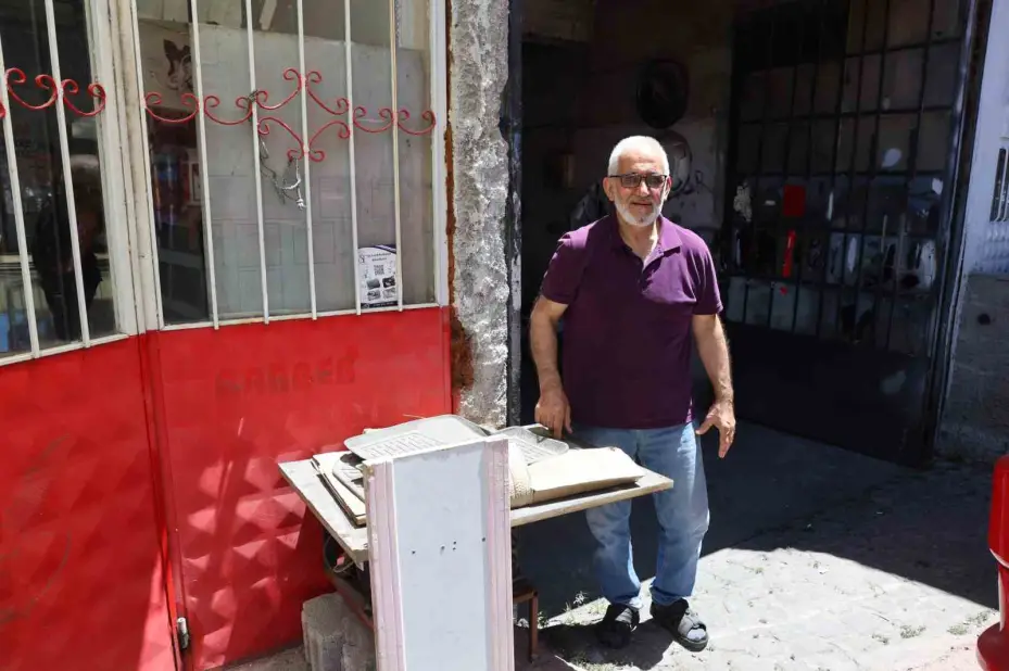 Hırsızı dükkan sahibi karşıladı