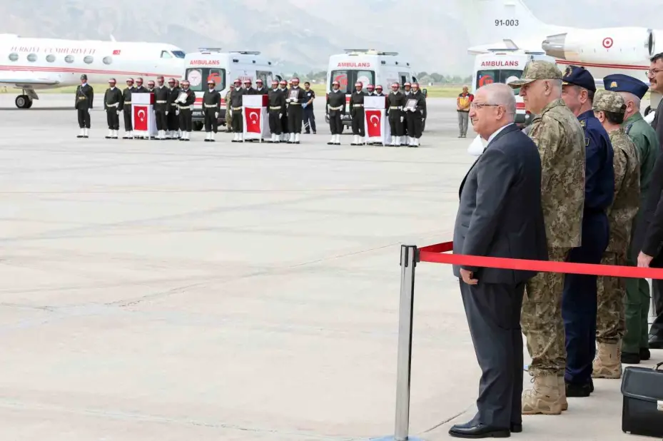 Pençe-Kilit Harekatı bölgesinde metan gazından etkilenerek şehit olan askerlerin naaşları törenle memleketlerine uğurlandı