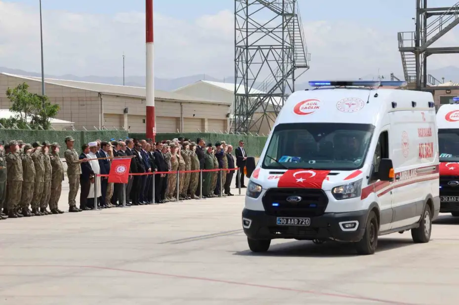 Pençe-Kilit Harekatı bölgesinde metan gazından etkilenerek şehit olan askerlerin naaşları törenle memleketlerine uğurlandı