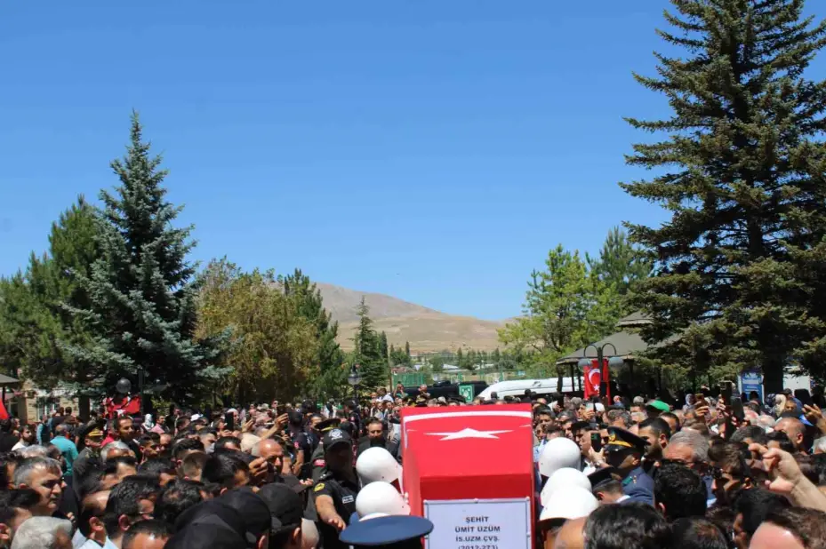 Şehit Üzüm Kayseri’de son yolculuğuna uğurlandı