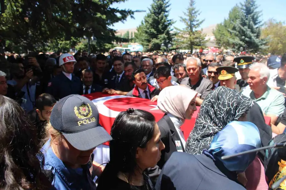 Şehit Üzüm Kayseri’de son yolculuğuna uğurlandı