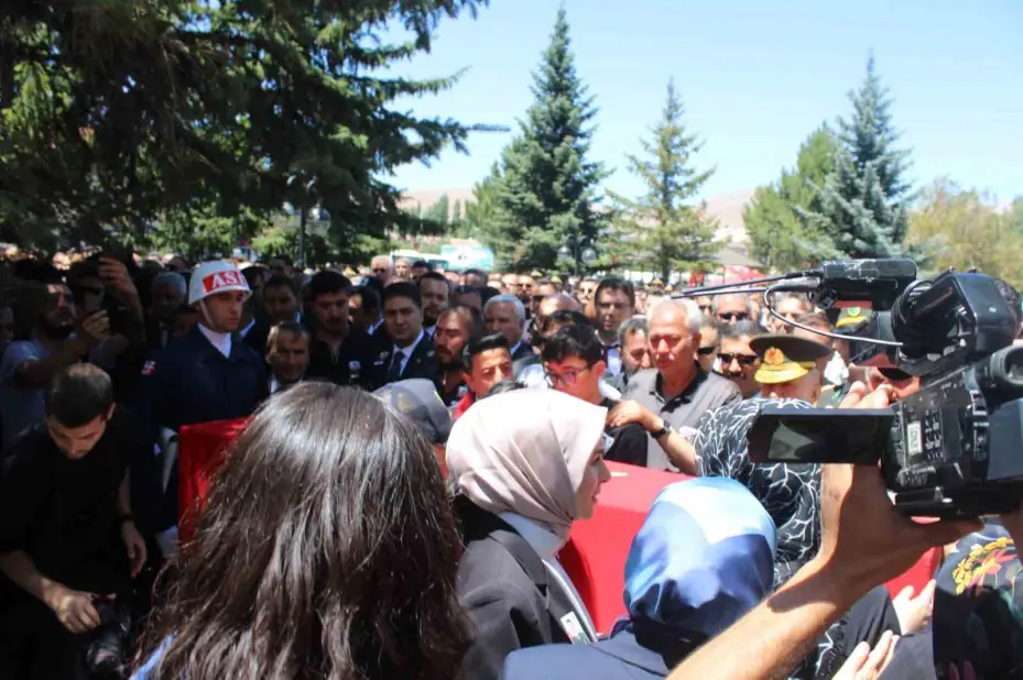 Şehit Üzüm Kayseri’de son yolculuğuna uğurlandı