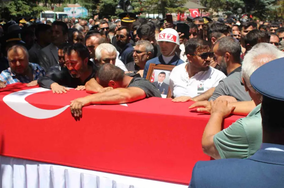 Şehit Üzüm Kayseri’de son yolculuğuna uğurlandı