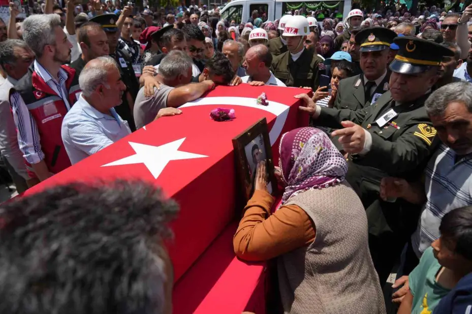 Şehit Uzman Çavuş Enver Yaman son yolculuğuna uğurlandı