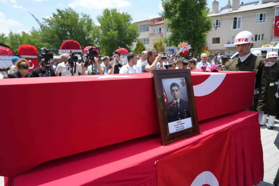Şehit Uzman Çavuş Enver Yaman son yolculuğuna uğurlandı