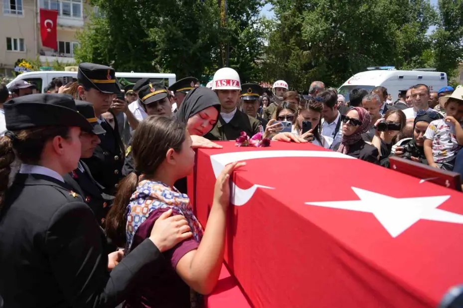 Şehit Uzman Çavuş Enver Yaman son yolculuğuna uğurlandı