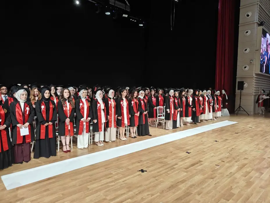 Erciyes Üniversitesi Tıp Fakültesi 51. dönem mezunlarını verdi