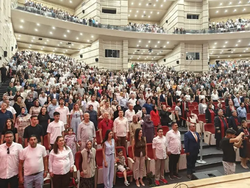 Erciyes Üniversitesi Tıp Fakültesi 51. dönem mezunlarını verdi