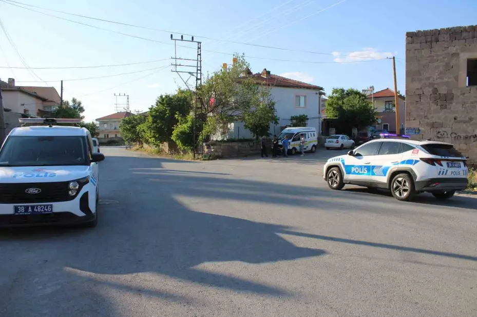 Husumetli iki grup arasında bıçaklı kavga: 1’i ağır 4 yaralı