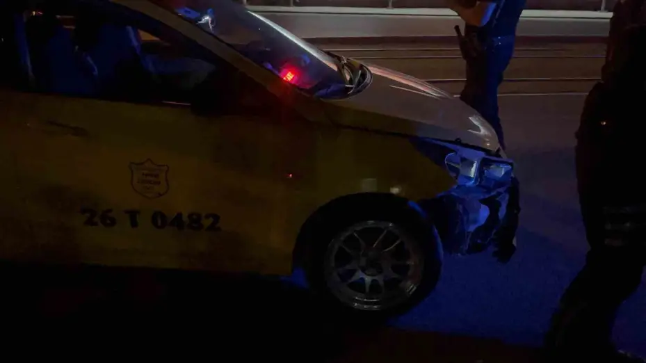 Eskişehir’de ticari taksi ile Motorize Yunus Timi’nin karıştığı kazada 2 polis yaralandı