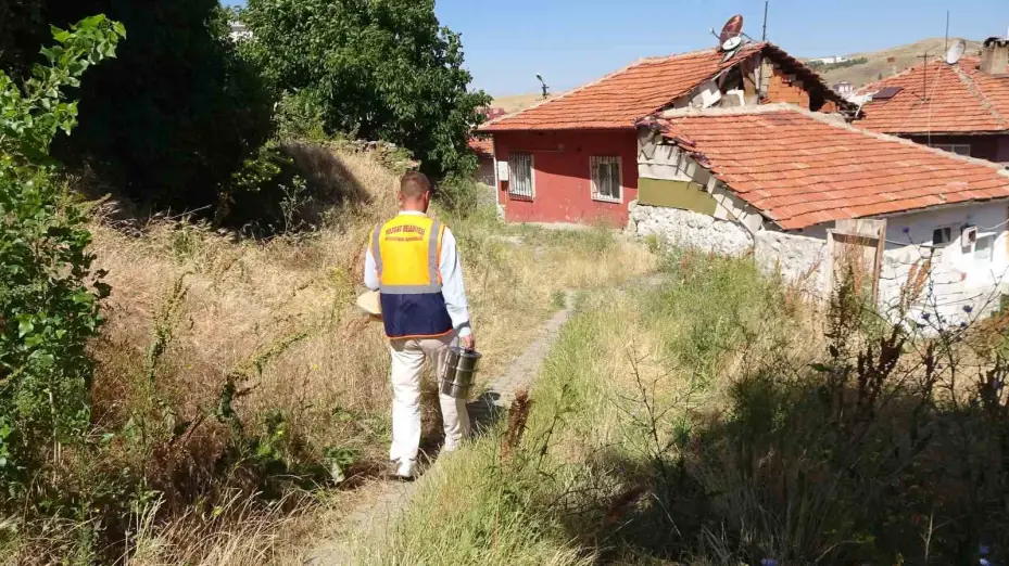 Her gün 600 kişiye sıcak yemek, 60 kişiye ücretsiz berber hizmeti veriliyor