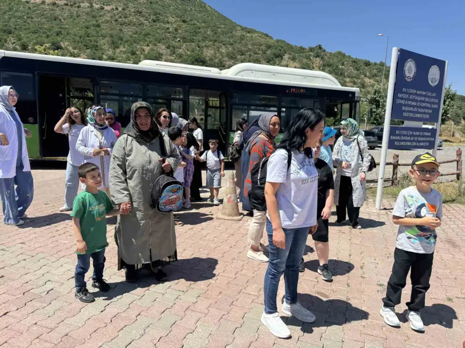 Büyükşehir Engelsiz Çocukevi’nin özel konukları, Atlı Polis Grup Amirliği’ne konuk oldu