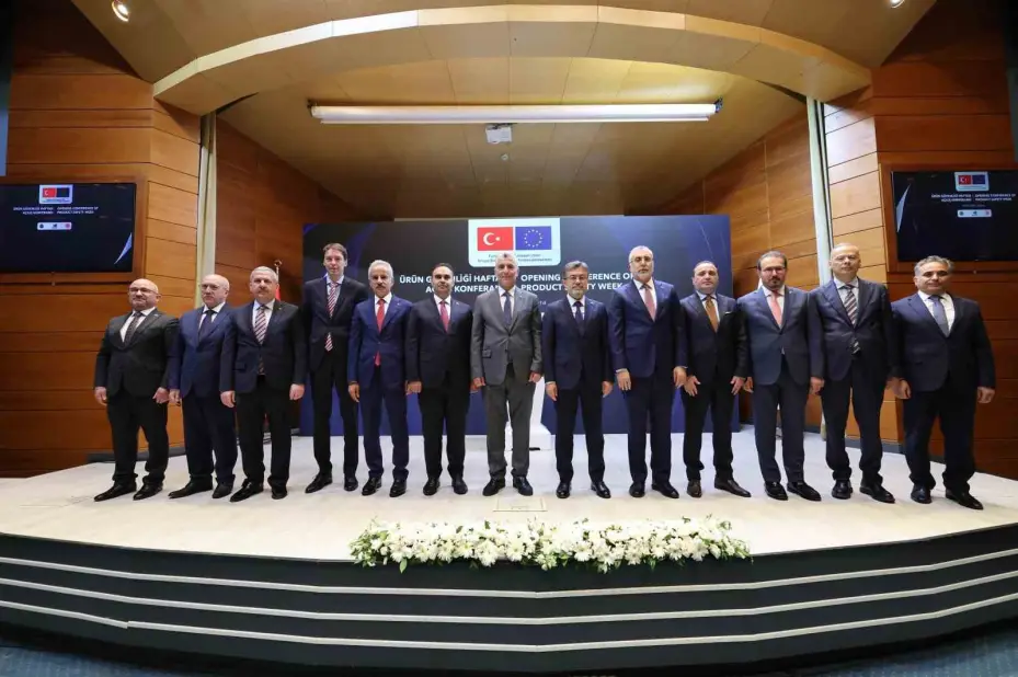 Ulaştırma ve Altyapı Bakanı Uraloğlu: "Ulaşım ve haberleşme alanında yaklaşık 300 milyar dolarlık yatırım gerçekleştirdik"