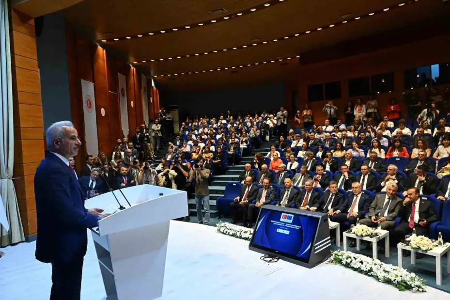Ulaştırma ve Altyapı Bakanı Uraloğlu: "Ulaşım ve haberleşme alanında yaklaşık 300 milyar dolarlık yatırım gerçekleştirdik"