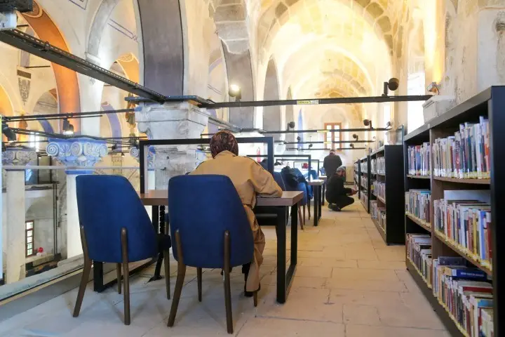 164 yıllık kilise, kütüphane olarak hizmet veriyor