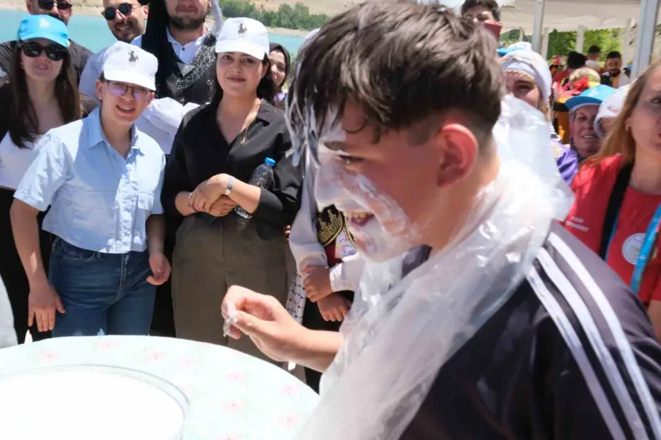 Nasreddin Hoca göle maya çaldı, festival başladı