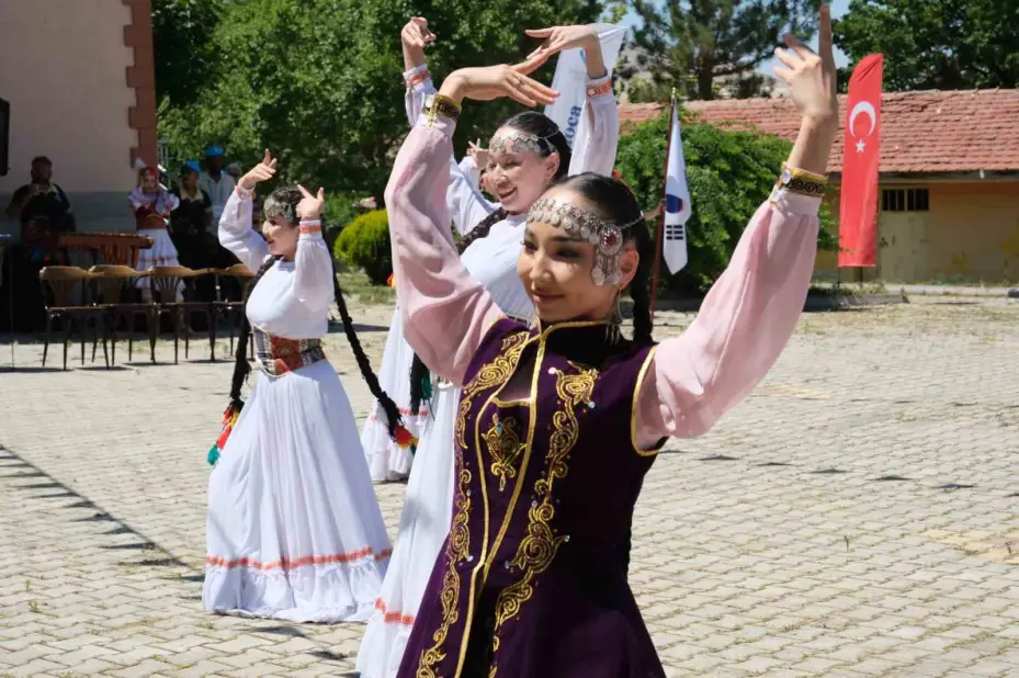 Nasreddin Hoca göle maya çaldı, festival başladı