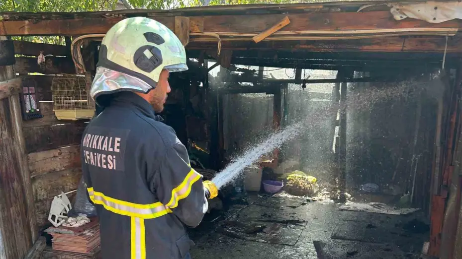 Kırıkkale’de ot yangınında otomobil ve garaj zarar gördü