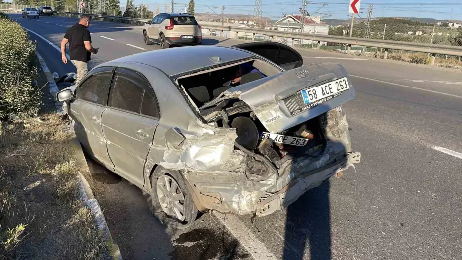 Sivas’ta trafik kazası: 2 kişi yaralandı