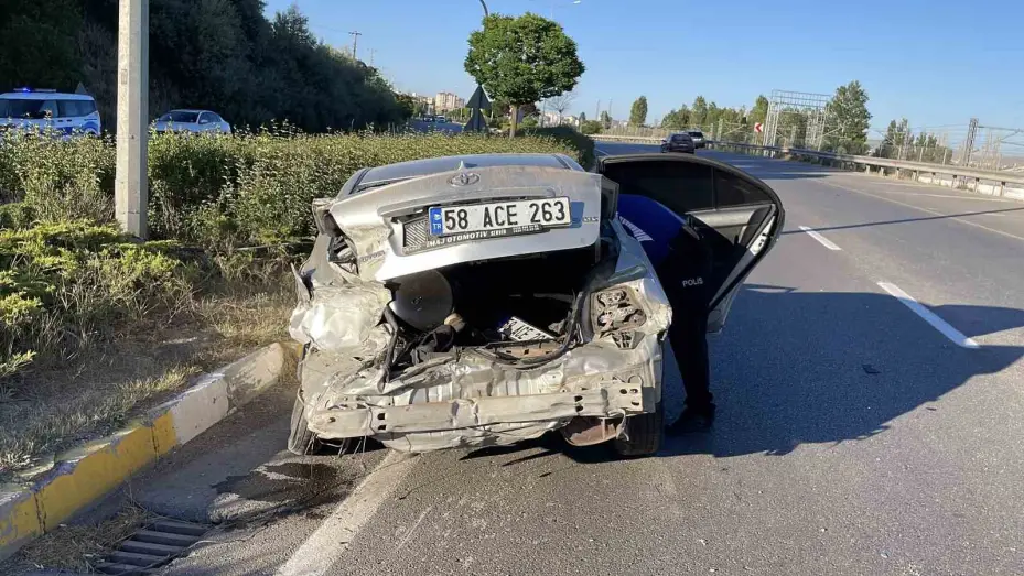 Sivas’ta trafik kazası: 2 kişi yaralandı