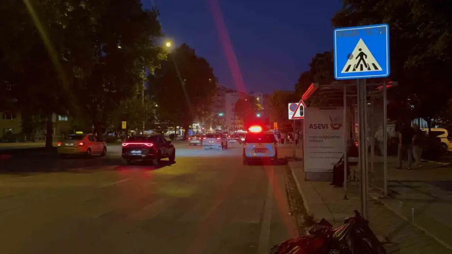 Kız arkadaşıyla yürürken kar maskeli şahıs tarafından bacağından vuruldu