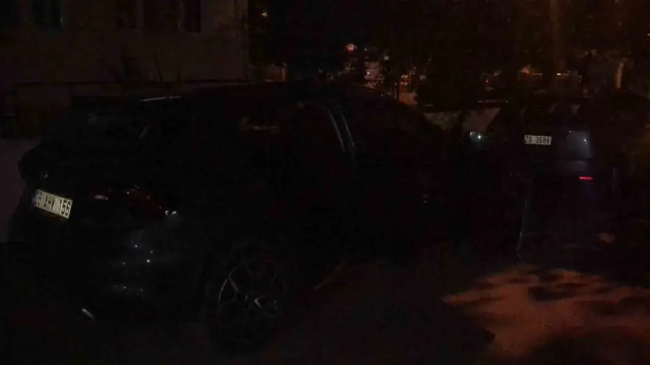 Kız arkadaşıyla yürürken kar maskeli şahıs tarafından bacağından vuruldu